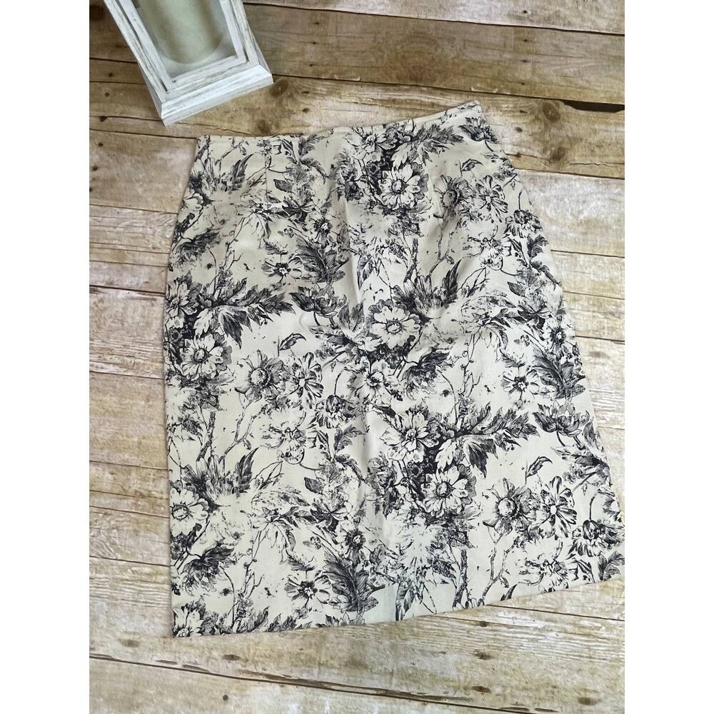 New York City Design Co. Black/cream floral print skirt Womens sz 6 Office Siren